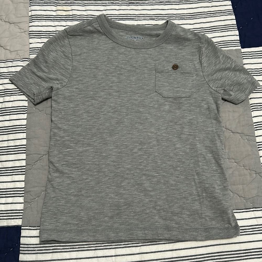 Old navy kids Tshirt size 5T